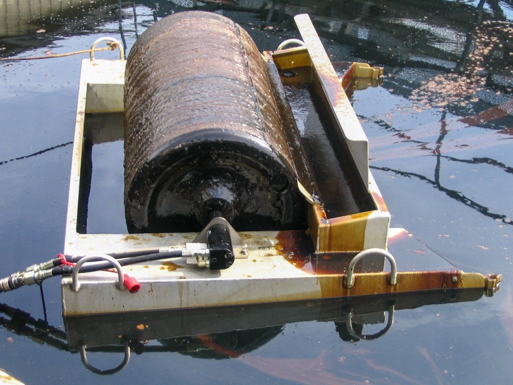 12 in Pneumatic Drum Skimmer in Tank