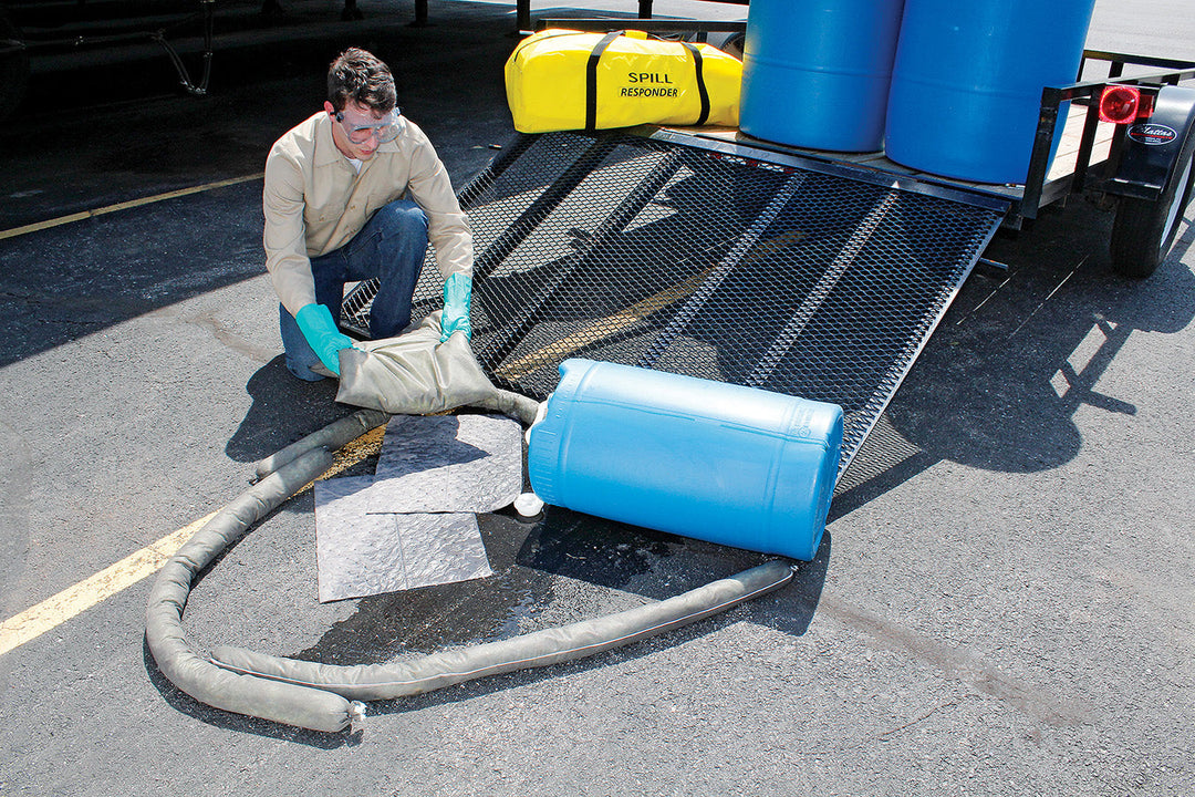 Oil-Only Duffle Bag Spill Kit clean up